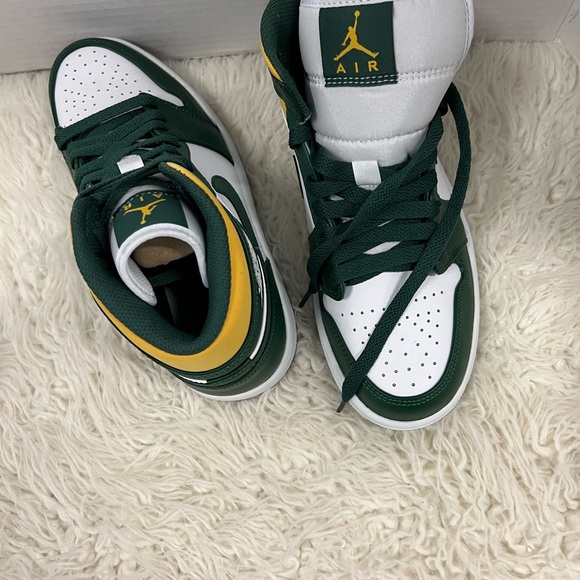 NIB Mens Air Jordan 1 Mid Noble Green Pollen White - Picture 3 of 8